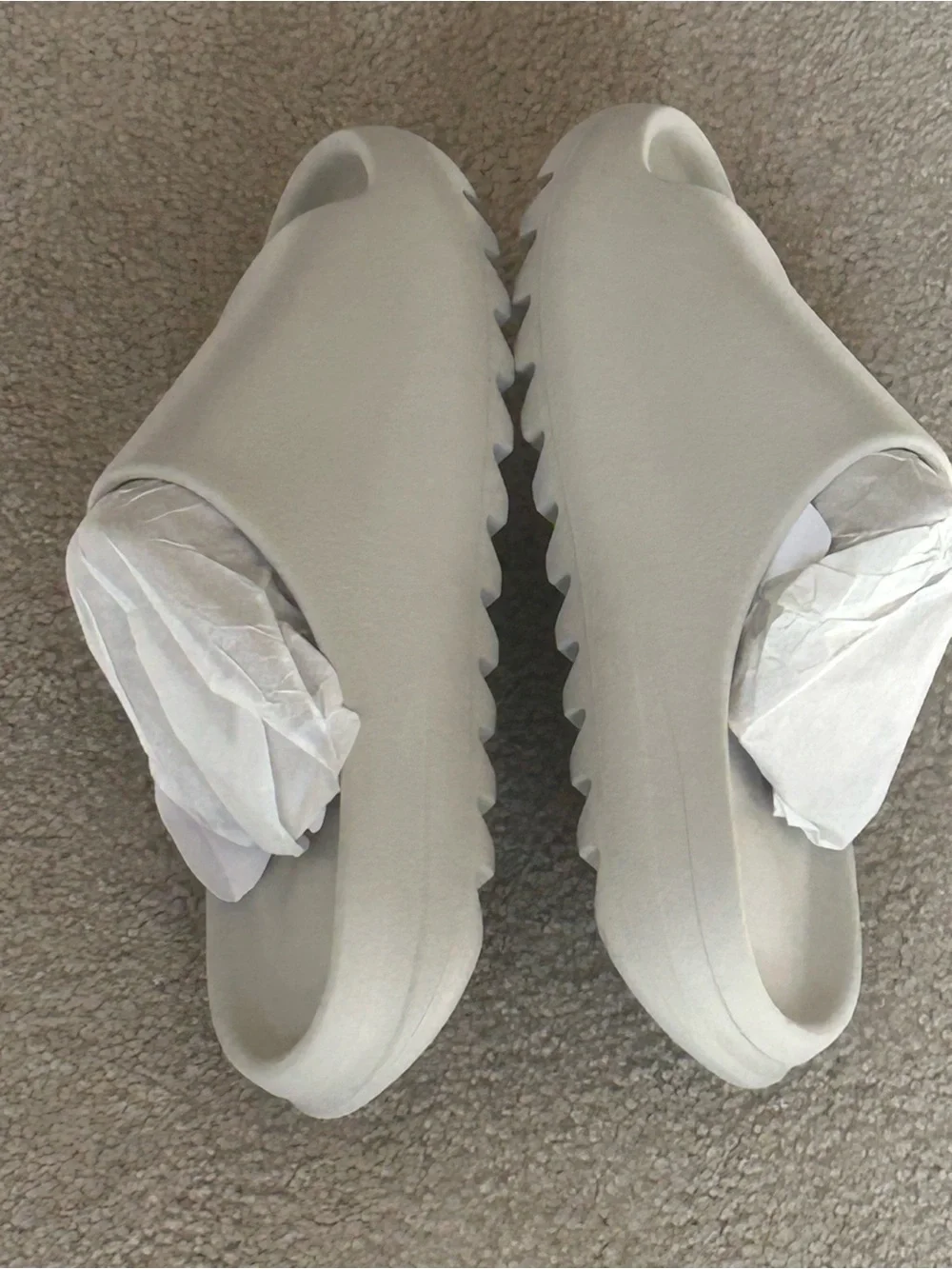 Cream yzy slides size 10
